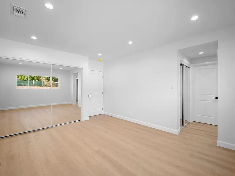 10657 Knapp St — Photo 15