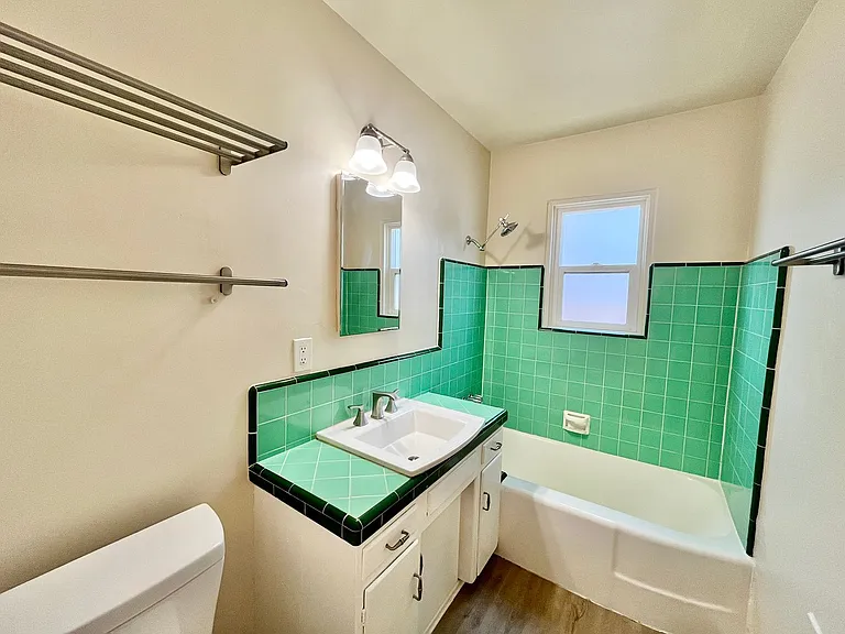 2447 Boundary St — Photo 5