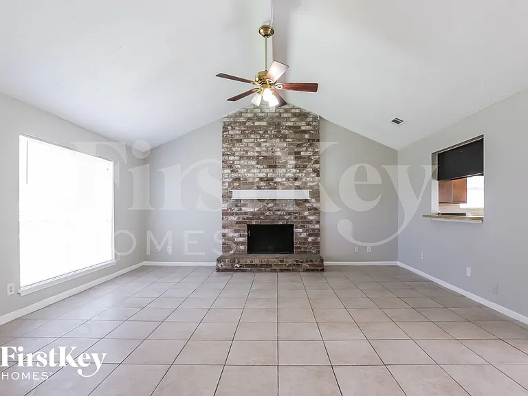 13361 Lake Breeze Ln — Photo 3