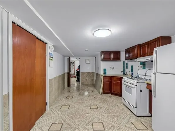 2948 Brighton 1st Street image 5 of 8