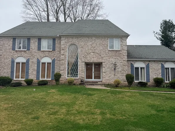 228 Crestwood Ln, Williamsville, NY 14221