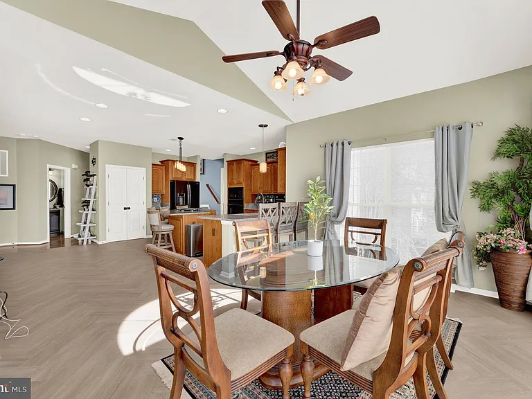 533 Rubens Cir — Photo 9