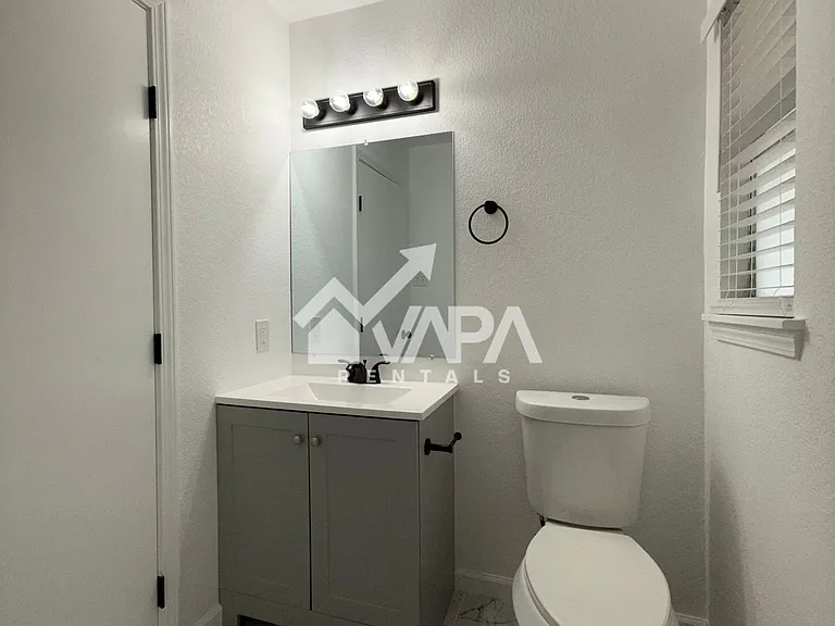 230 Craigmont Ln — Photo 16
