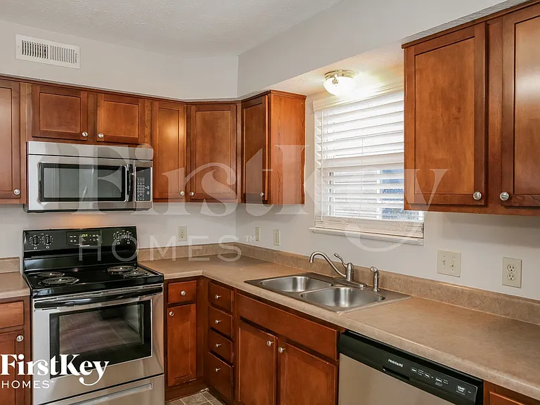8119 Rambling Rd — Photo 6