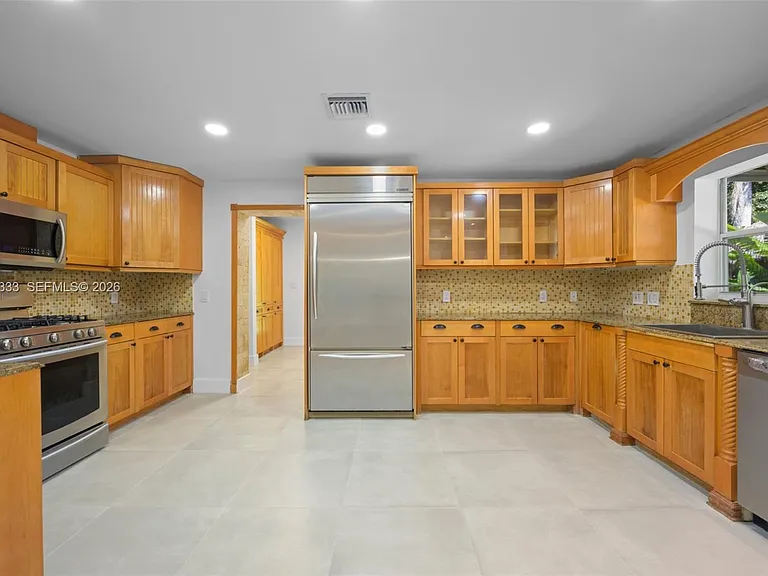 5300 SW 162nd Ave — Photo 15