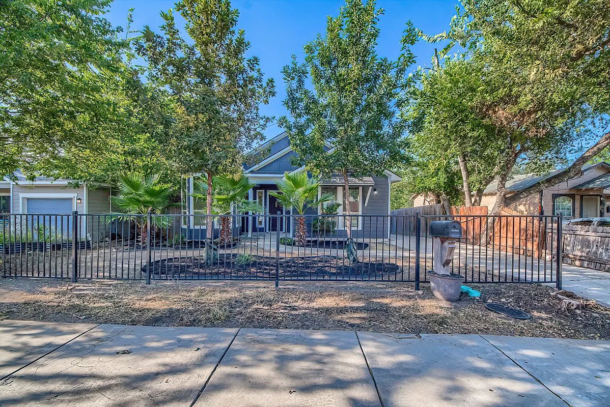 3 bed, 2.0 bath, 1805 sqft, $1,900 — Photo 4