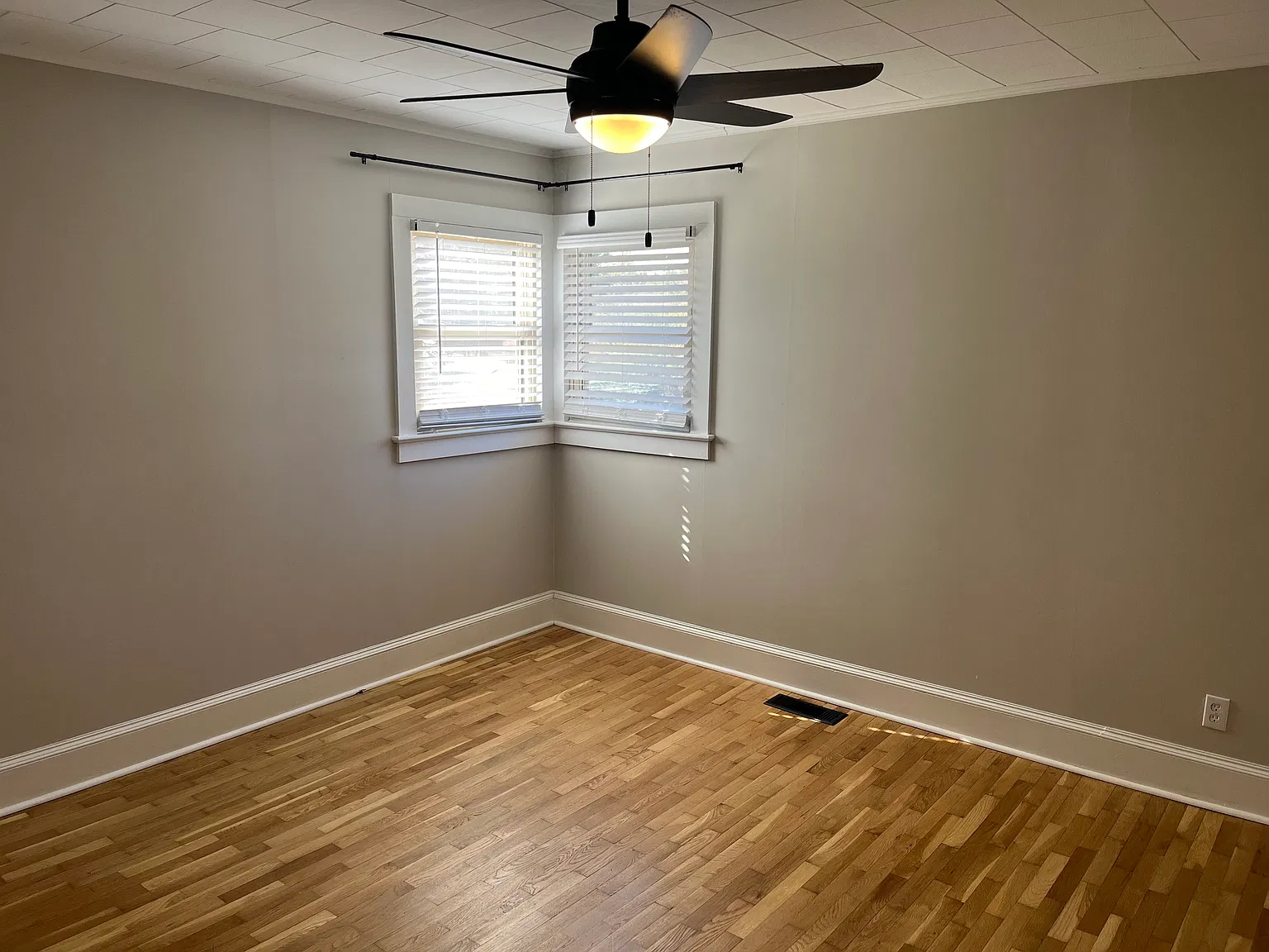 124 Stephens Dr — Photo 4