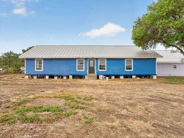 8545 Coughran Rd, Pleasanton, TX 78064