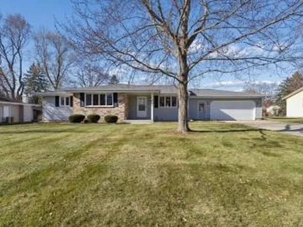 737 Sussex Dr, Janesville, WI 53546