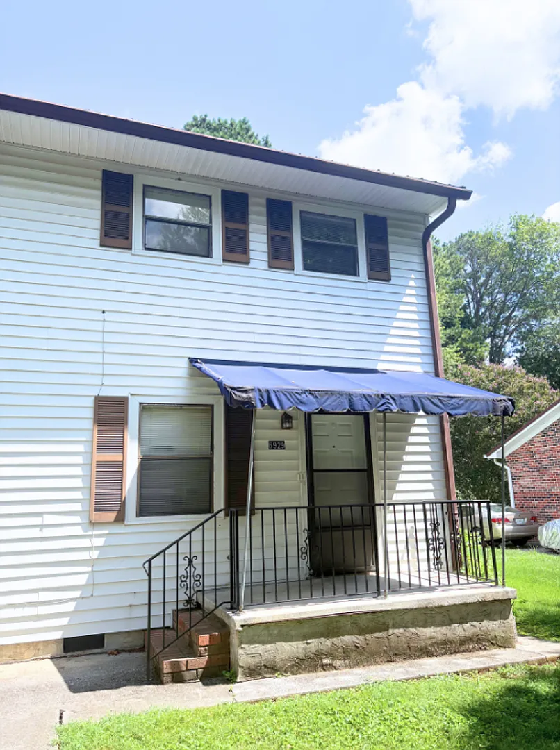Robinson Drive Dulexes — Photo 2