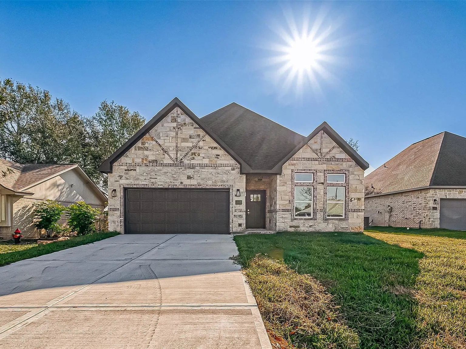 3 bed, 2.0 bath, 1648 sqft, $2,300 — Photo 3