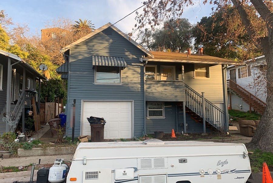 1st image of 836 Mariposa Ave