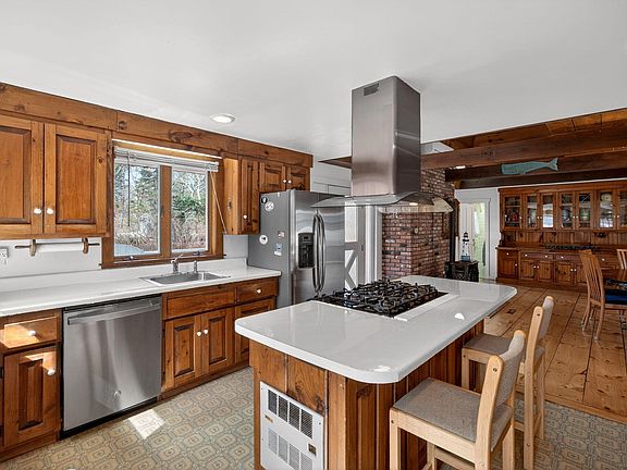 3rd image of 165 Cottontail Road