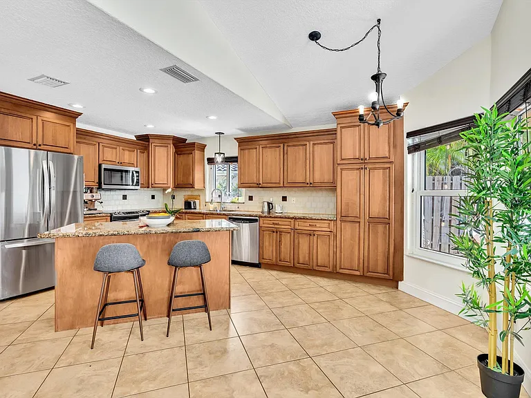 10310 Santiago St — Photo 27