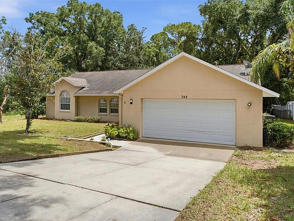3rd image of 742 WOODVIEW DRIVE