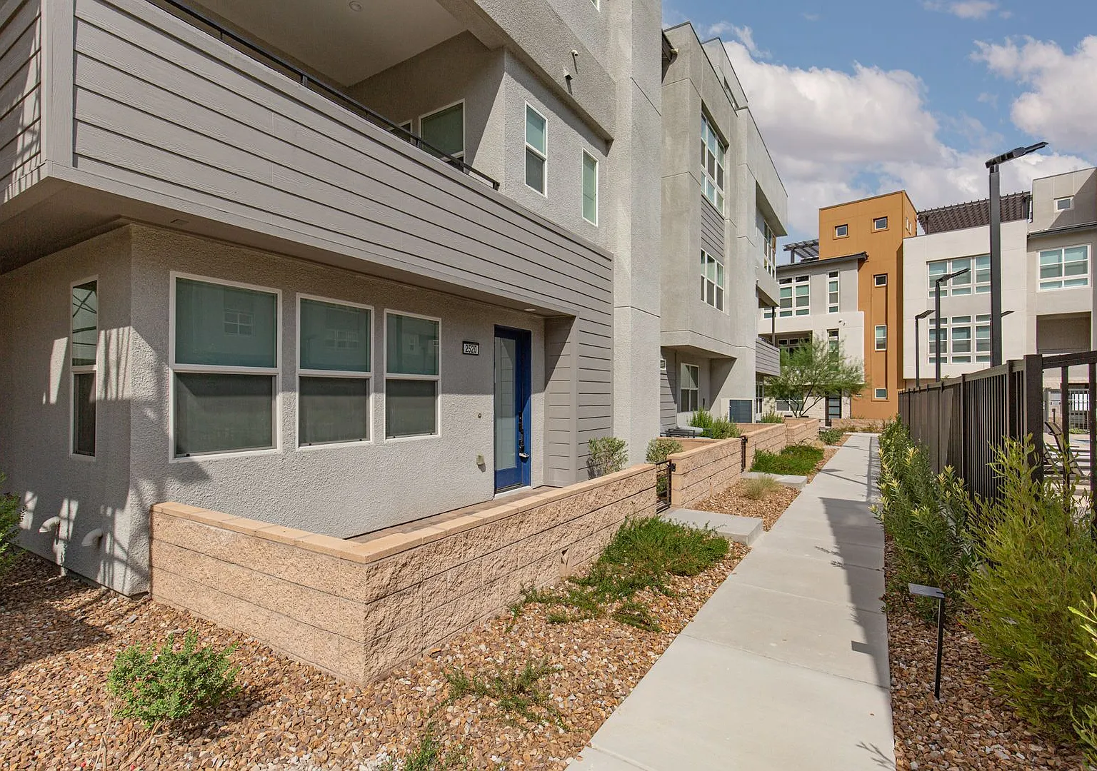 4 bedroom Upscale Townhome — Photo 2