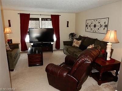 5th image of 591 Berkshire Dr