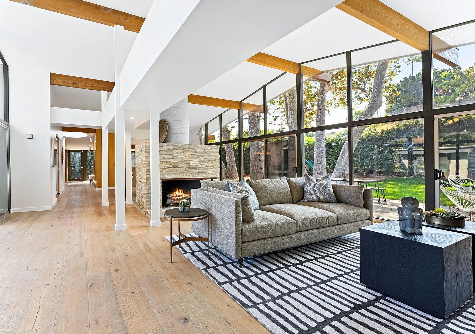 Malibu Mid-Century Modern meets effortless indoor-outdoor living w/Beach Club Access in coveted M... — Photo 3