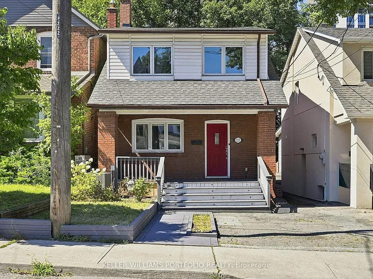 222 Hillsdale Ave E — Photo 1
