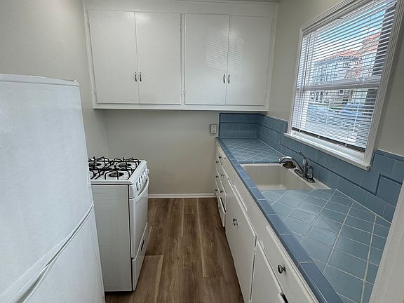 2nd image of 11 Nieto Ave #11