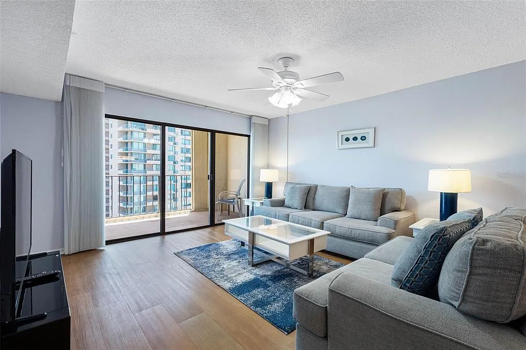 2 bed, 2.0 bath, 1331 sqft, $3,500 — Photo 3