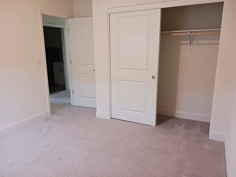 SE upstairs bedroom