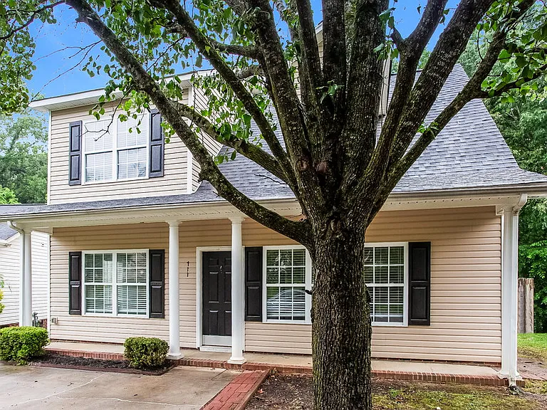 711 Continental Dr — Photo 4