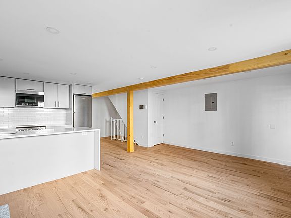 4th image of 132 Carroll St #1