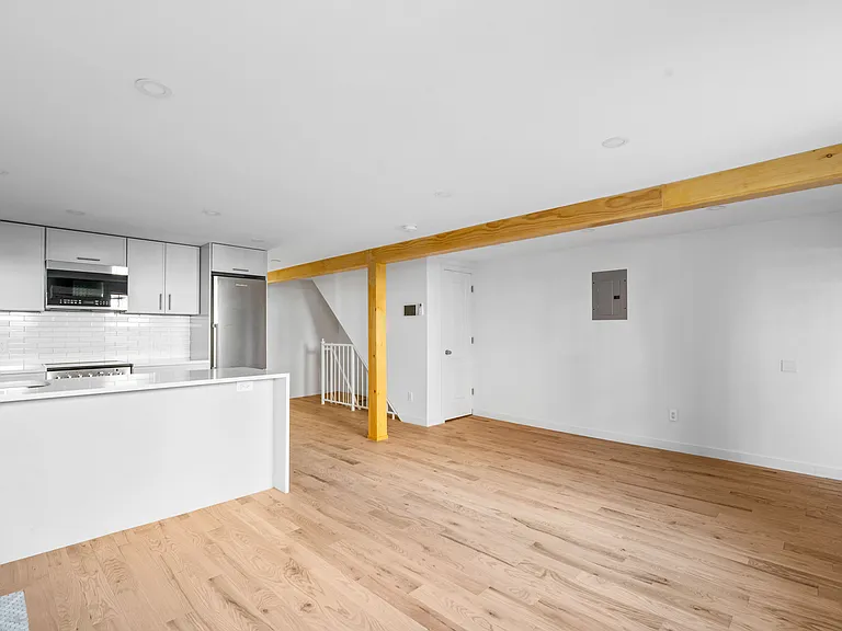 132 Carroll St #1 — Photo 4