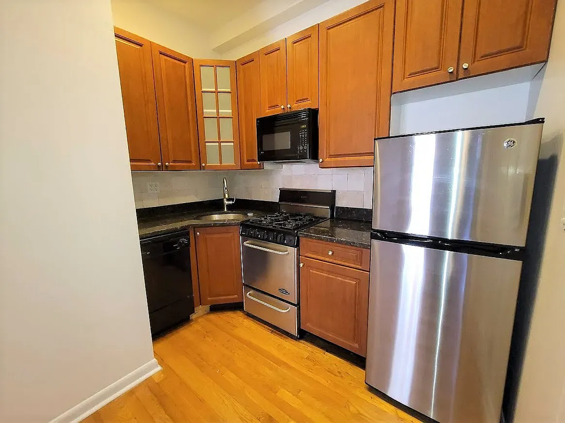 51 East 34th Street — Photo 4