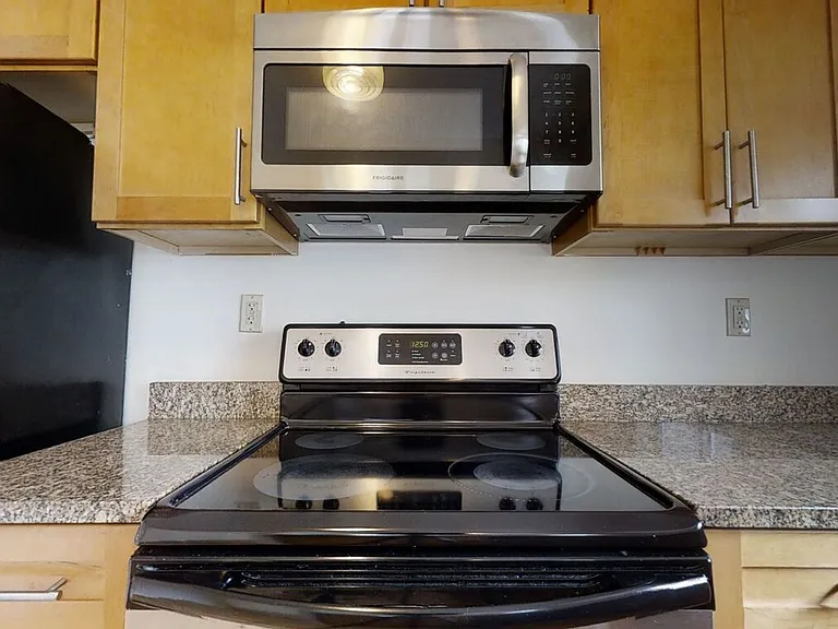 347 Franklin St #401 — Photo 4