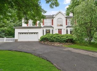 748 Pascack Rd, Paramus, NJ 07652