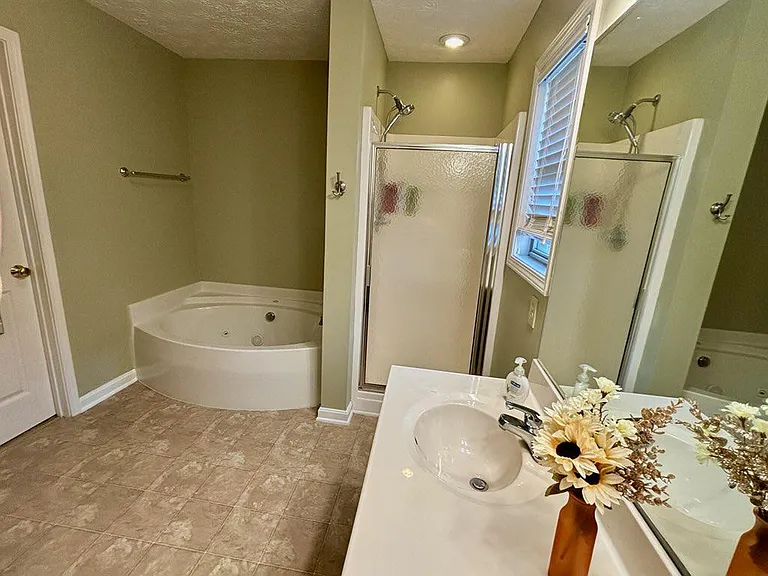 4710 Bay Cove Ct — Photo 35