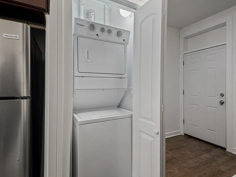 1904 N Whipple St #101 — Photo 7