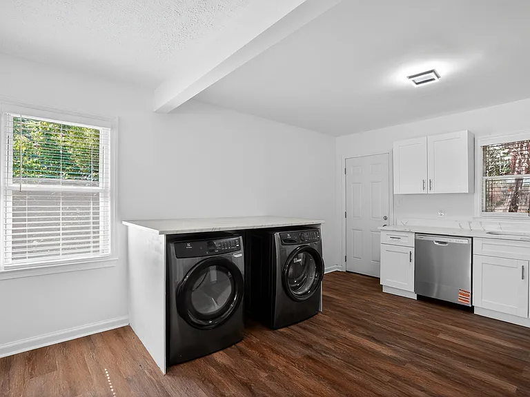 1276 Womack Ave — Photo 7