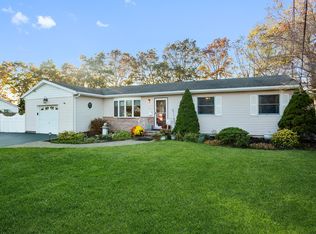 370 Lowell Rd, Sayville, NY 11782