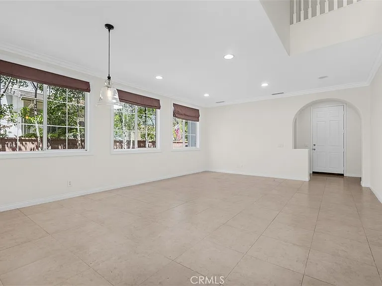 82 Laurelhurst Dr — Photo 5