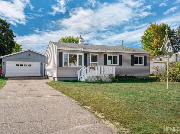 35 E Blueberry St, Gwinn, MI 49841