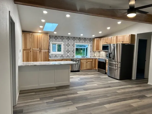 1719 Van Buren St, Oregon City, OR 97045