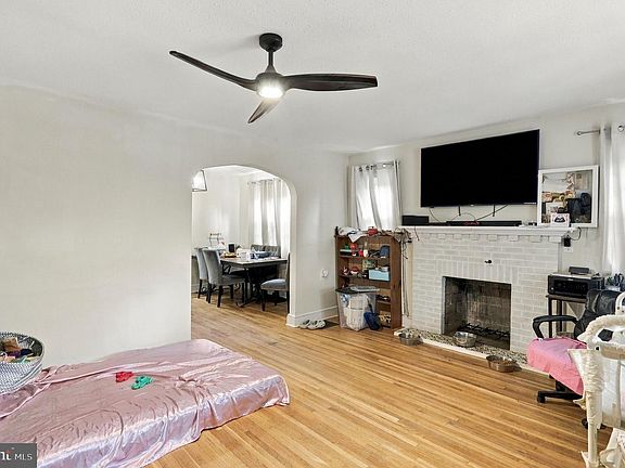5th image of 779 Rock Cliff Dr