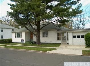 34 Parkwood Blvd, Hudson, NY 12534
