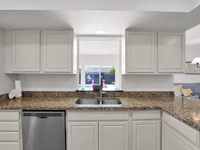 1233 E Campus Dr — Photo 27