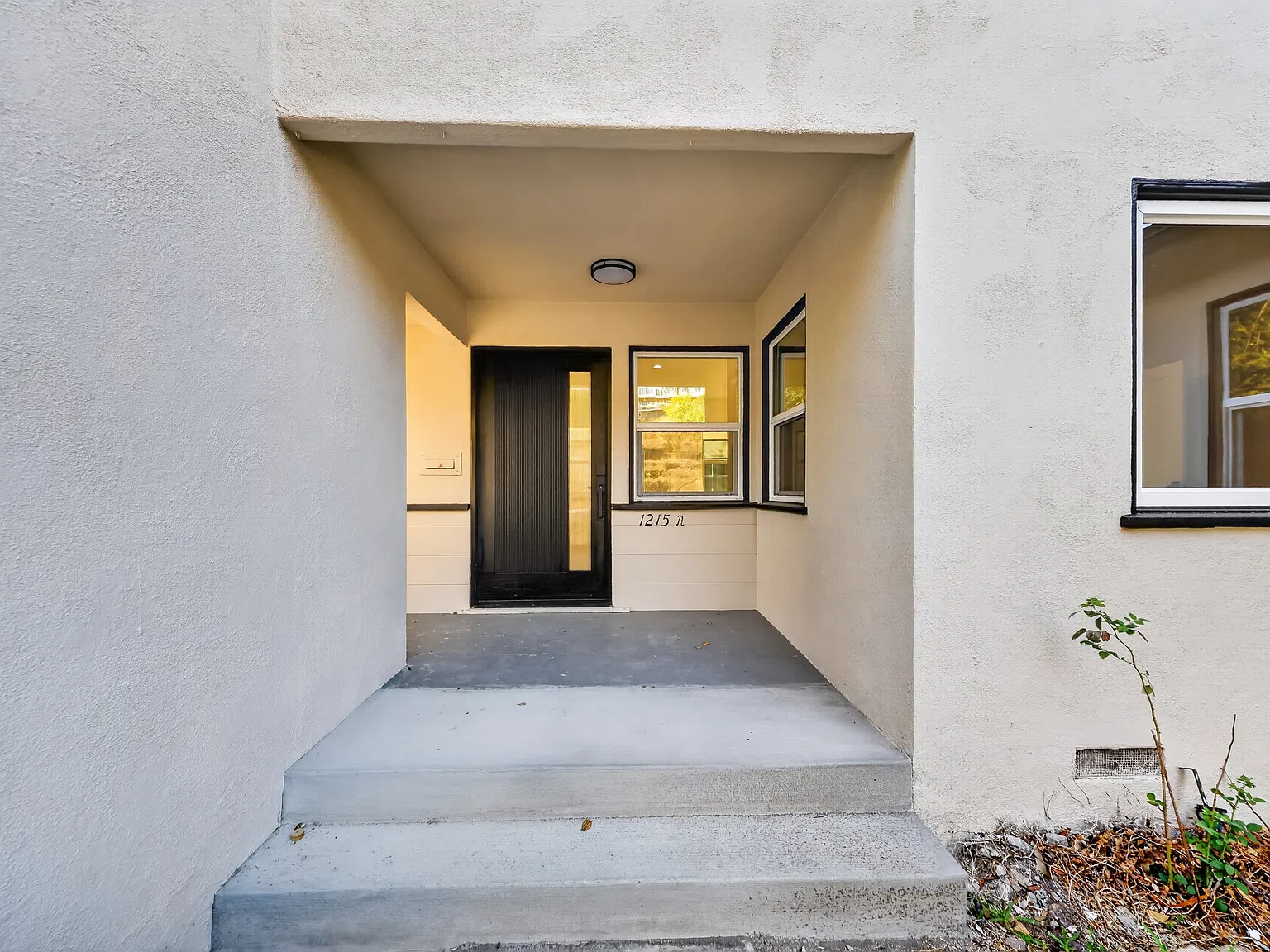 1215 N Verdugo Rd — Photo 3