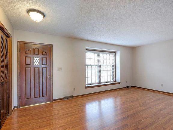 4th image of 1202 W Elm St