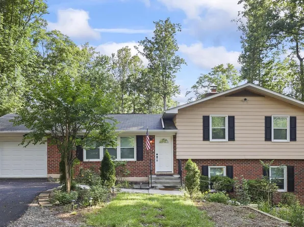 1308 Washington Dr, Stafford, VA 22554