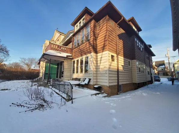 2960 N Maryland Ave, Milwaukee, WI 53211