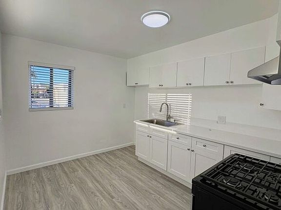 4th image of 4061 Euclid Ave APT F
