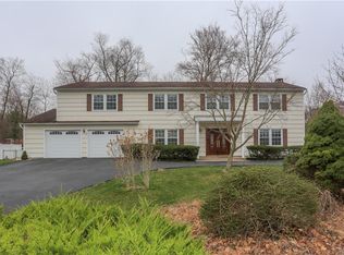 1 Essex Ct, Nanuet, NY 10954