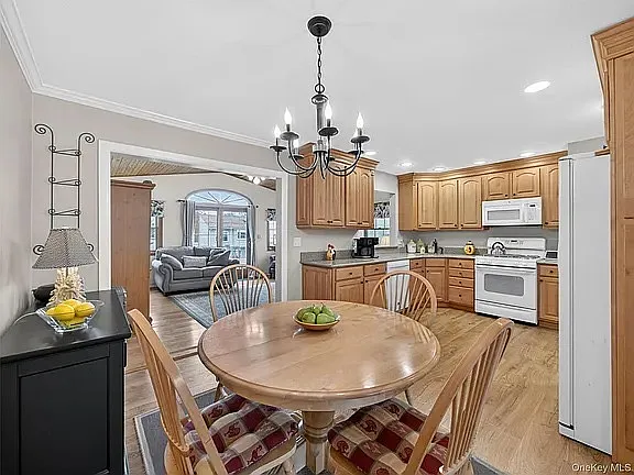 4 bed, $4,200 — Photo 4