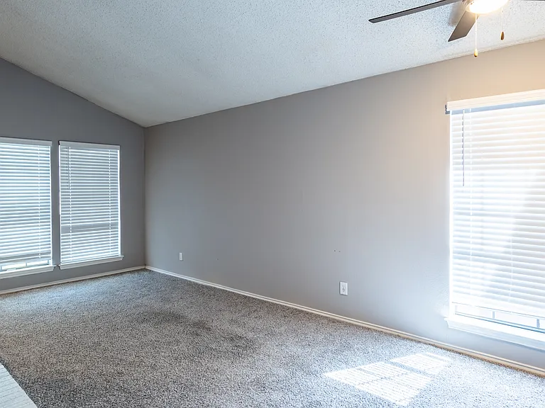 La Prada Place Apartments — Photo 19